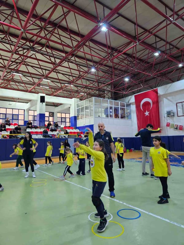 Fenerbahçe Spor Okulları - Çayyolu - 4. Fotoğraf Fenerbahçe Spor Okulları - Çayyolu - 4. Fotoğraf